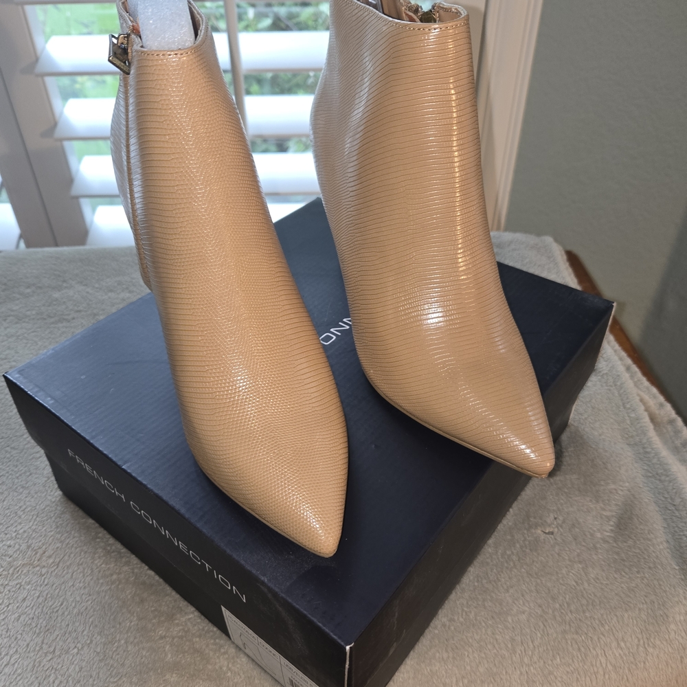 NEW IN BOX-French Connection Cognac Ankle Booties-SZ8